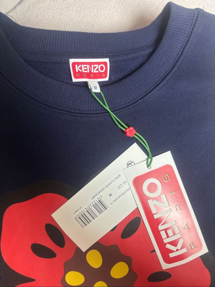 Sweat Kenzo taille M bleu marine logo imprimé fleurs rouge/jaune - photo numéro 3