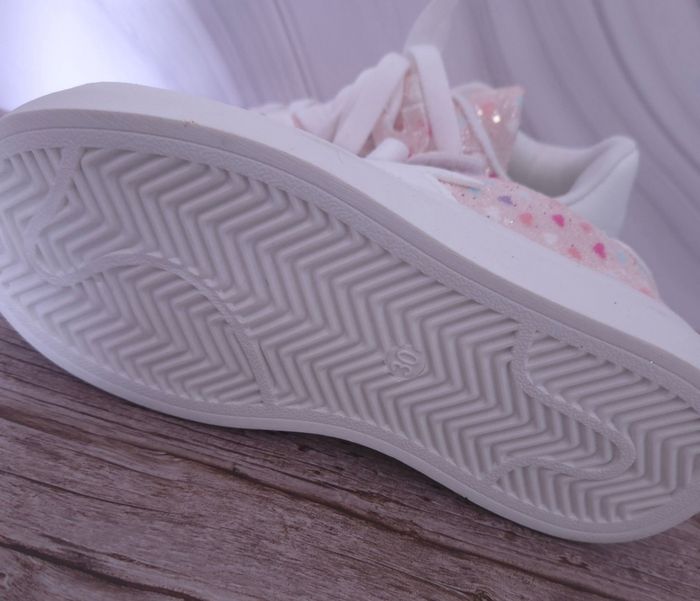 Baskets roses pailletées motifs cœurs - Taille 30 - Neuves - photo numéro 5