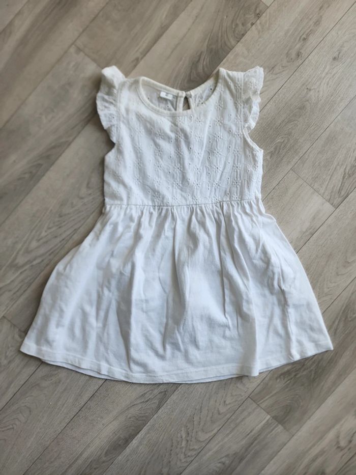 Robe sans manches broderie anglaise blanche 92cm