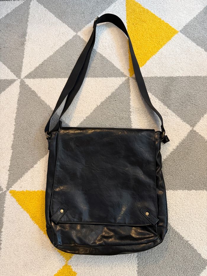 Sac à bandoulière en cuir noir vintage Bata - photo numéro 2