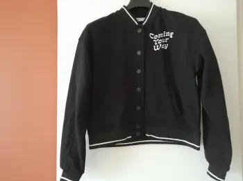 Blouson Teddy avec inscriptions au dos
