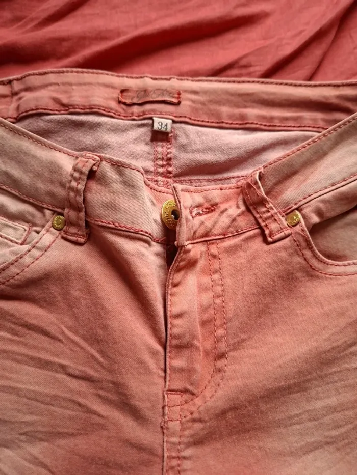 Jean délavé rose taille 34 - photo numéro 2