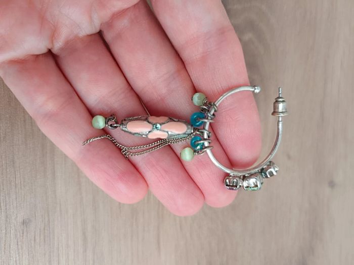 Boucles d'oreilles créoles pendantes strass - photo numéro 6