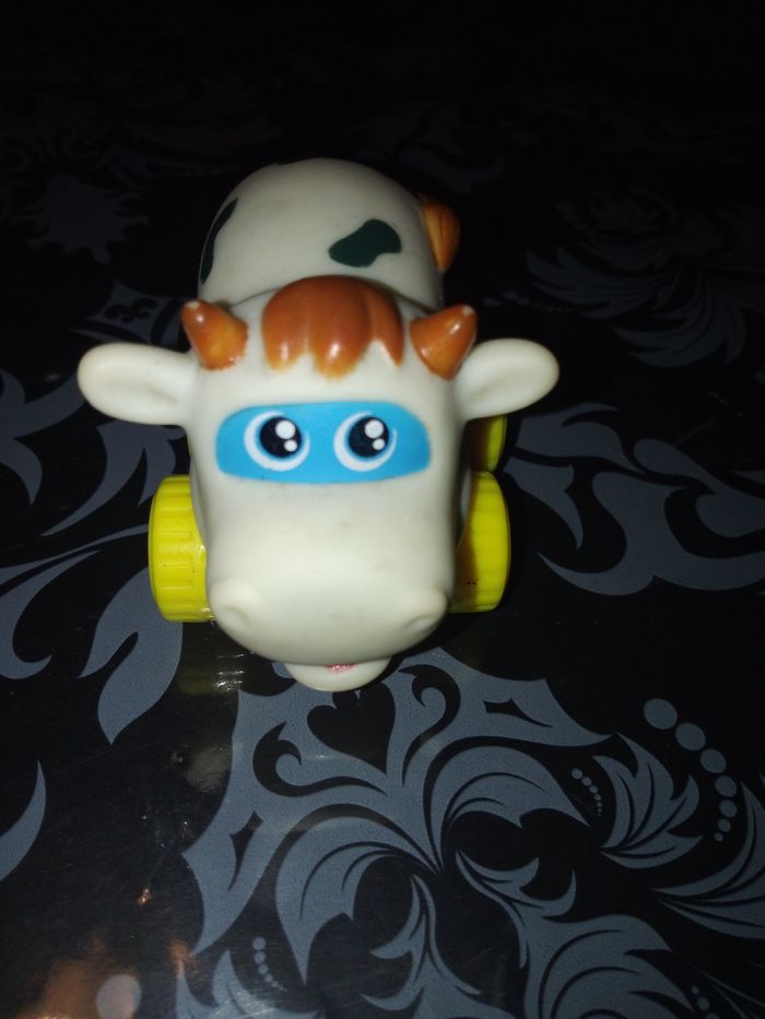 Jouet vache qui roule 🐮 - photo numéro 2