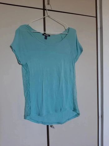 T-shirt turquoise lanières dentelles