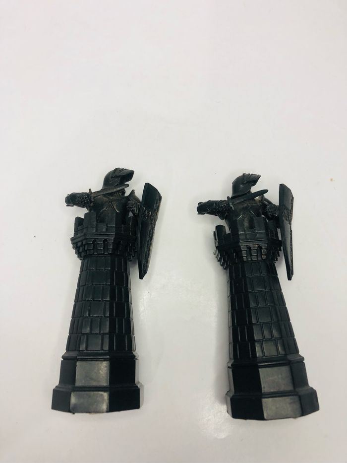 2 tours noires échiquier Harry Potter - photo numéro 2