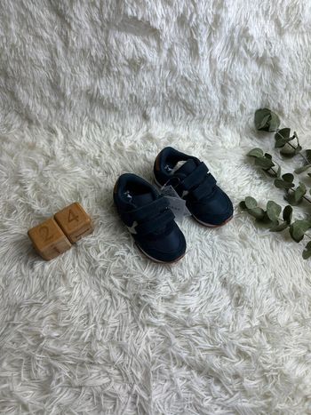 Paire de basket bleu marine next taille 24