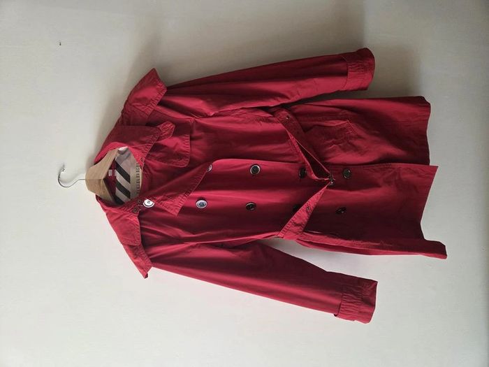 Trench Burberry rouge taille L - photo numéro 2