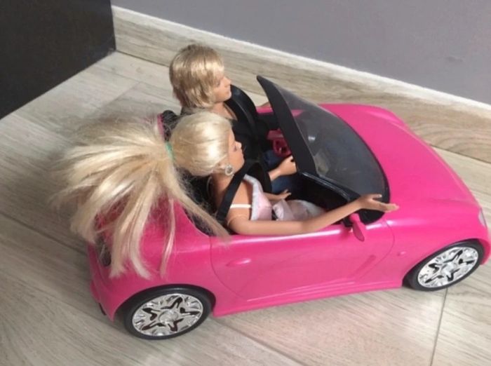 Voiture barbie et ken - photo numéro 3