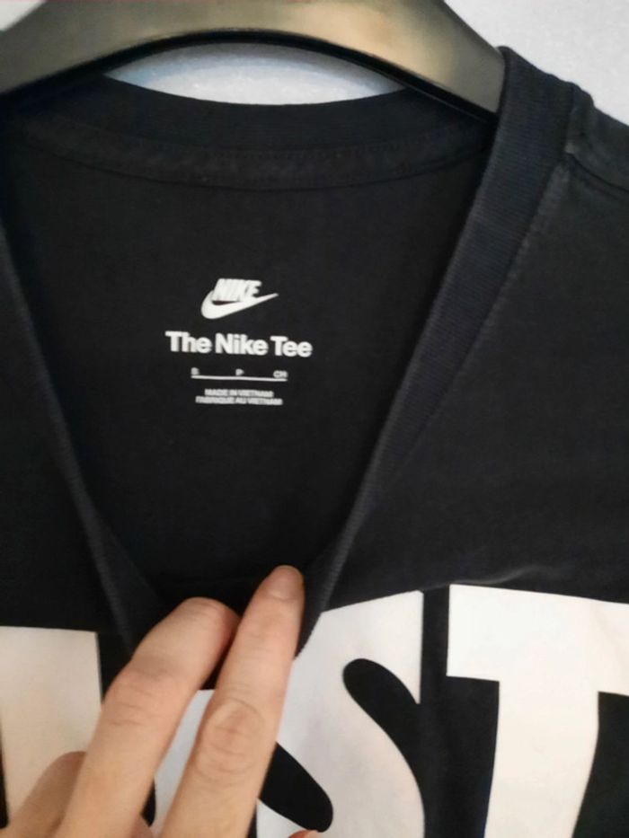 Tee-shirt nike noir et blanc taille s - photo numéro 2