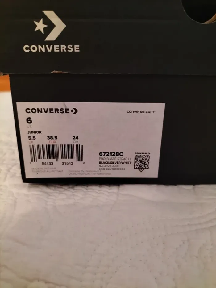 Converses neuves montantes - noires - photo numéro 2
