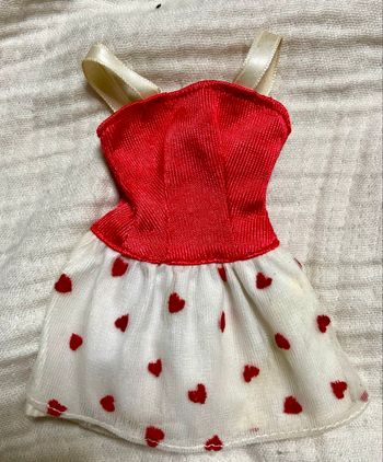 Belle robe cœur Barbie bon état