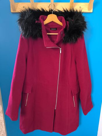 Manteau Cache-Cache Rouge Bordeaux capuche noire comme neuf Taille 42