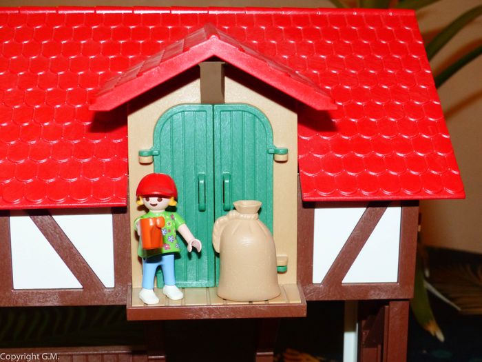 Playmobils la grande ferme moderne + personnages etc - photo numéro 5