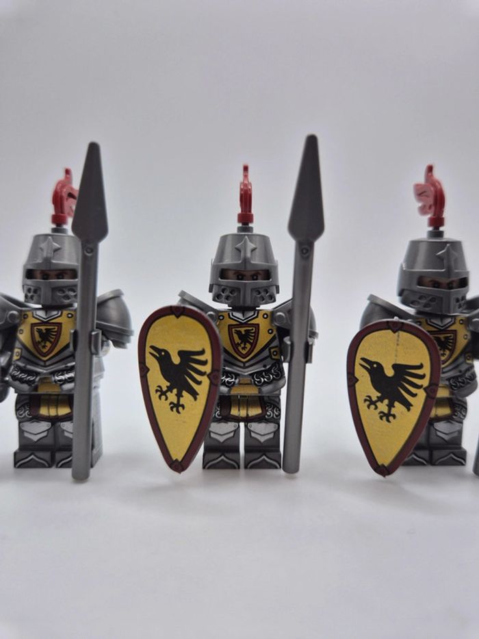 Figurines type lego 3 soldats chevaliers Corbeaux - photo numéro 2