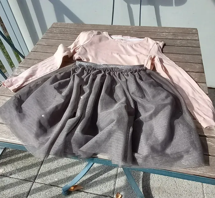 Lot vêtements fille 8 ans - photo numéro 3