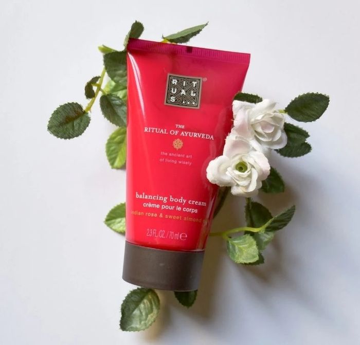 Creme Corps Rose et Amande _ Ritual of Ayurveda  de Rituals