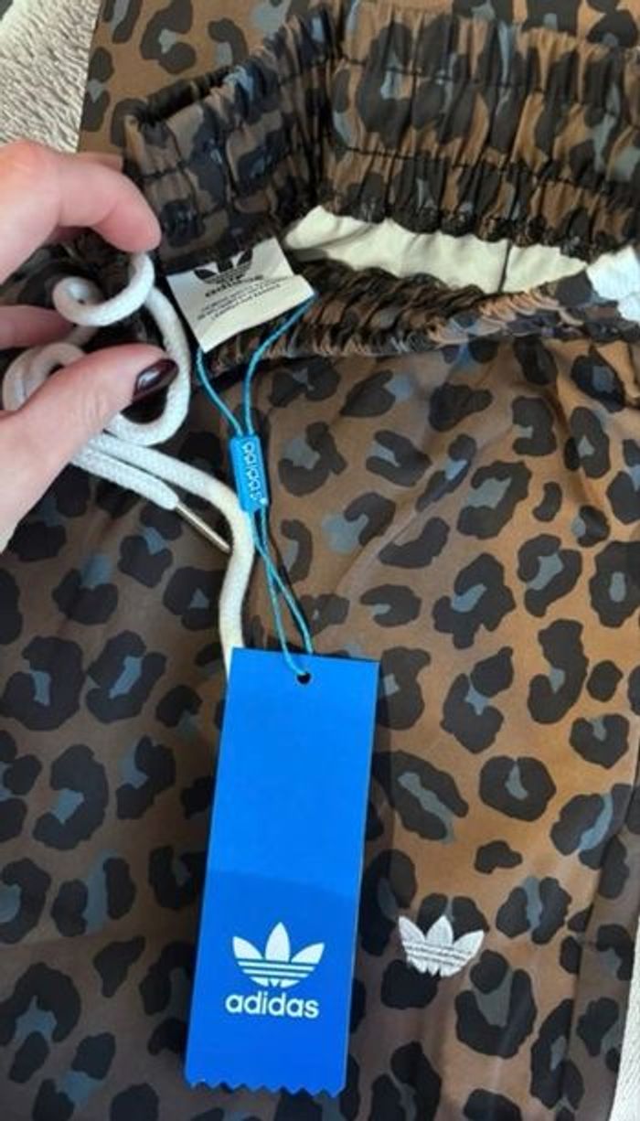 Pantalon Adidas motif léopard neuf - photo numéro 3