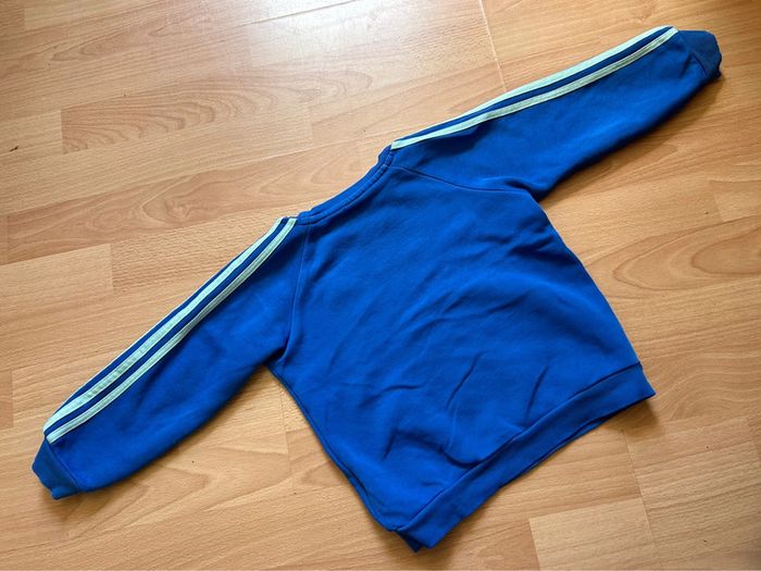 Beau sweat Adidas bleu T. 3 ans garçon TBE - photo numéro 2