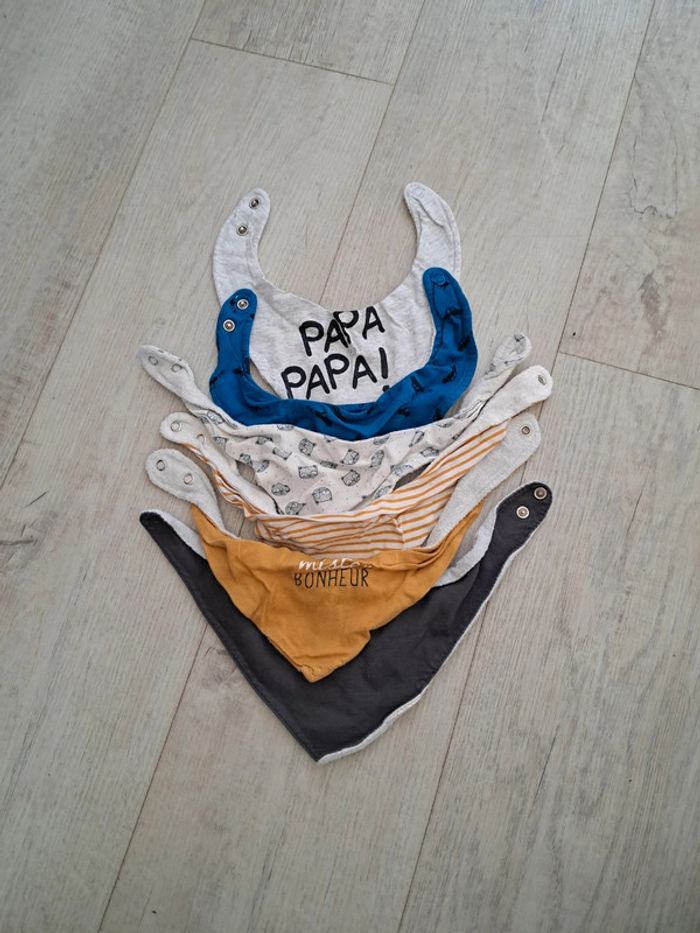Lot 6 bavoirs bandanas + 2 bavoirs - photo numéro 1