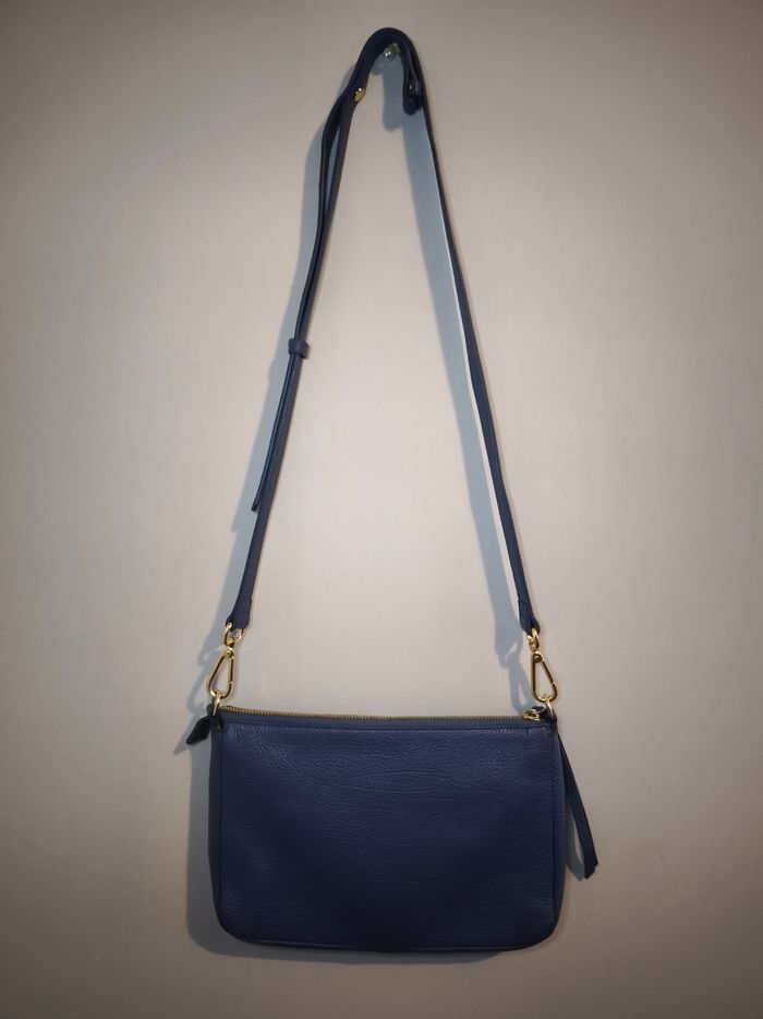 Sac Lancaster bleu marine en vrai cuir – extérieur parfait, intérieur légèrement taché 💼✨ - photo numéro 5