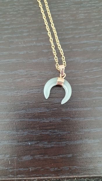 Collier neuf lune verte