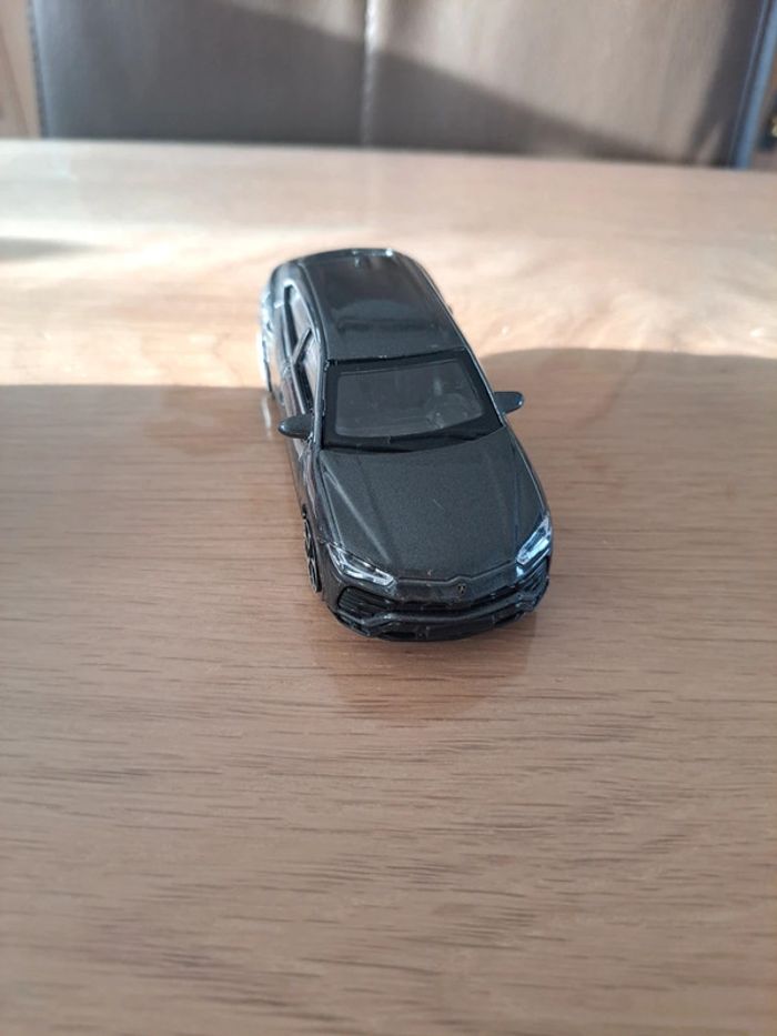 Voiture Lamborghini Urus - photo numéro 2