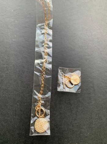 Ensemble collier et bracelet dorés