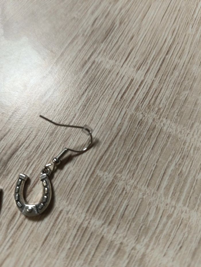 Boucles d'oreilles fer a cheval - photo numéro 3