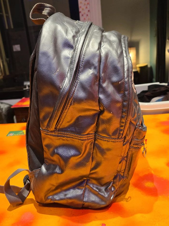 Sac à dos Primark H26 B23 T8 cm argent avec Schmetterling Glitzer - photo numéro 2