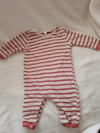 🎀 jolie grenouillère couleur beige à rayures taille 1 mois 🎀