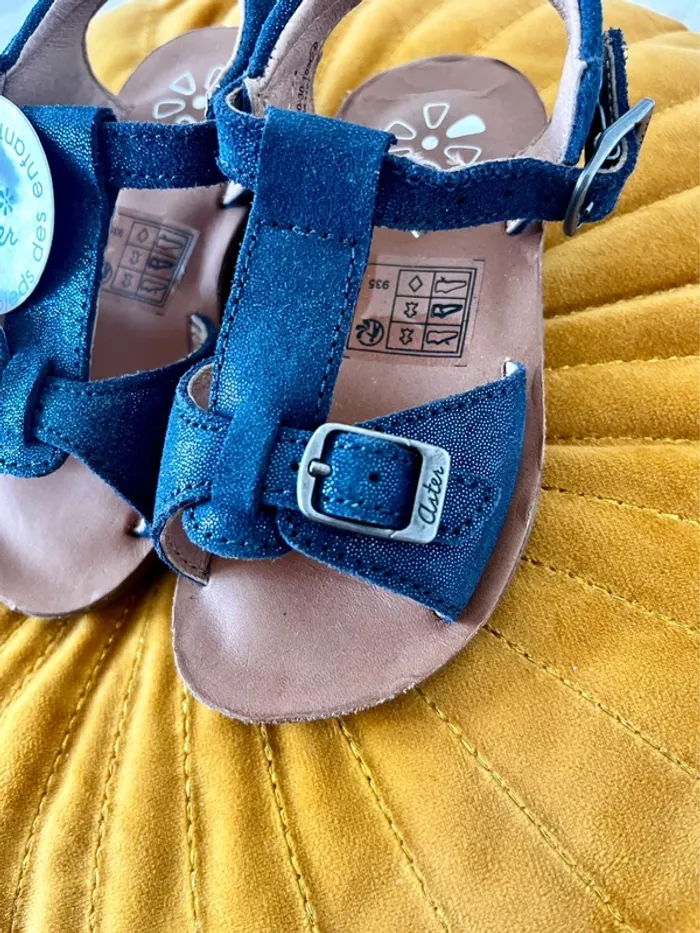 Nus-pieds bleu nuit