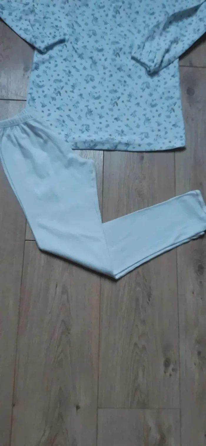 Pyjama long "petit bateau" blanc/doré motif licorne 10 ans en très bon état - photo numéro 3