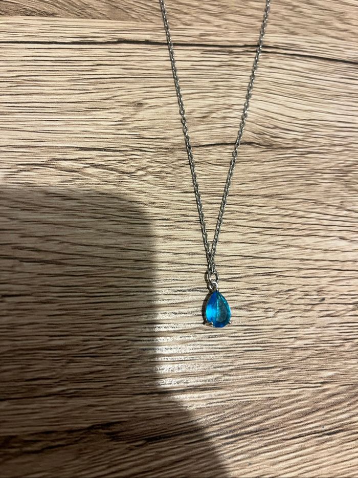 Collier argenté pendentif bleu clair - photo numéro 3