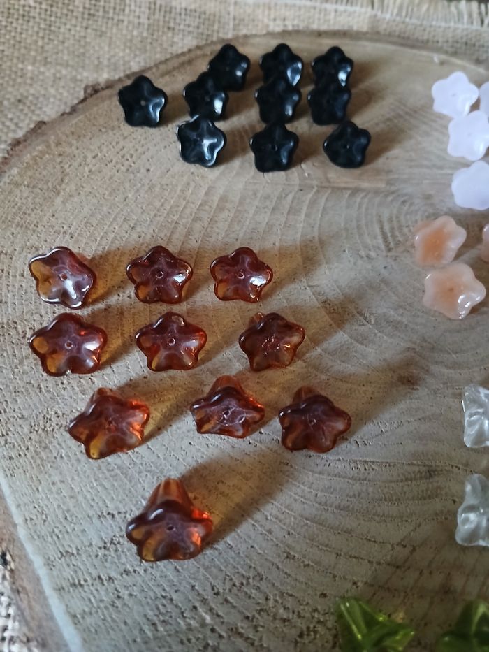 Lot de 50 perles en verre fleur noir marron rose beige transparente verte - photo numéro 5