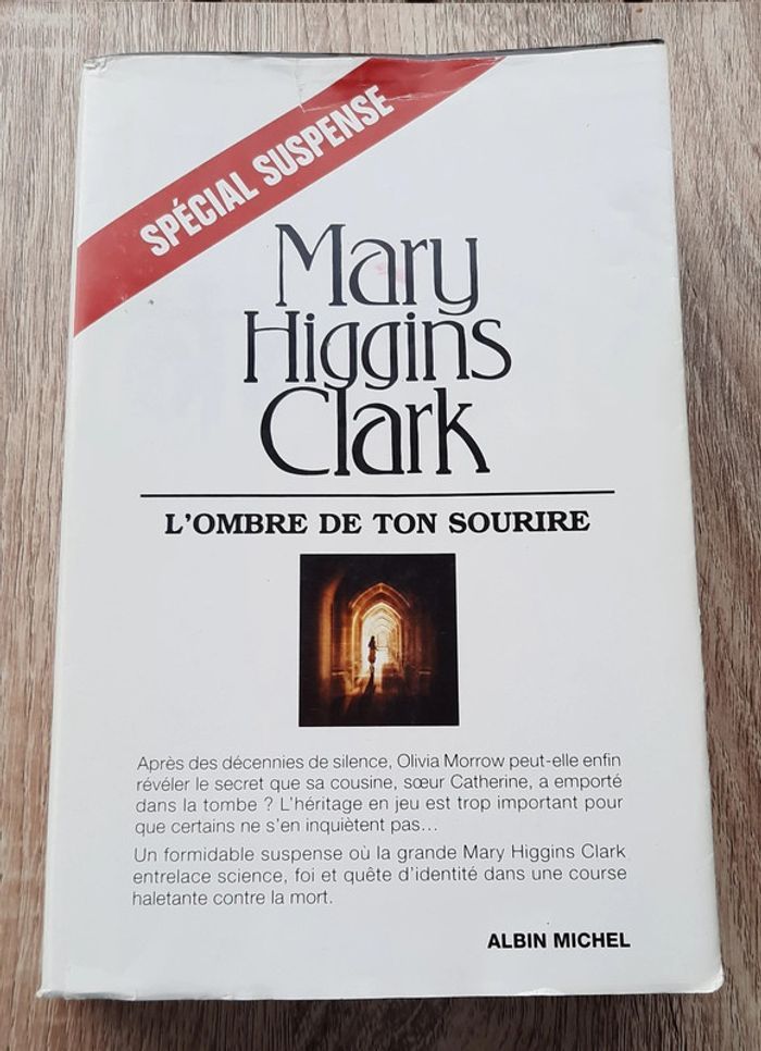 L ombre de ton sourire de Mary Higgings Clark - photo numéro 1