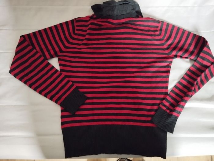 Pull rayé rouge et noir - photo numéro 2