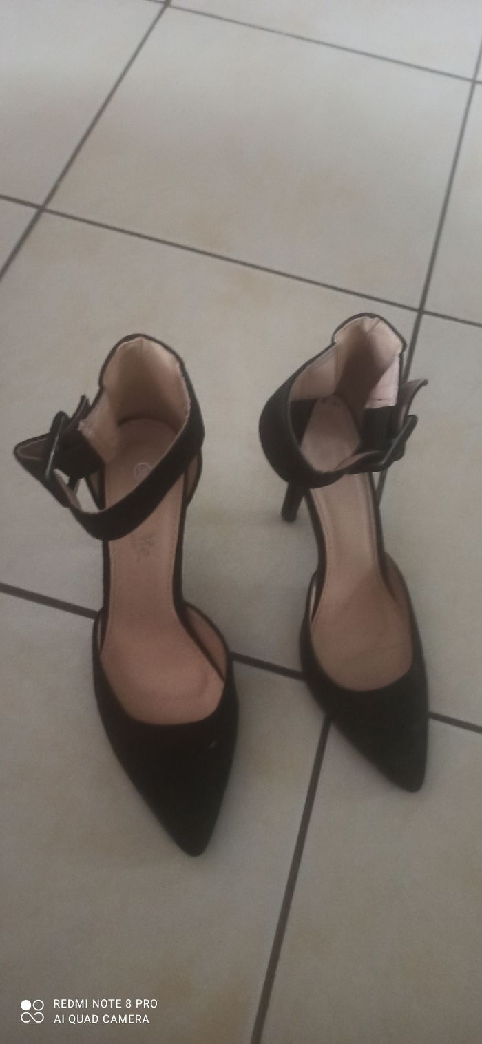 Chaussures noires a talons p37