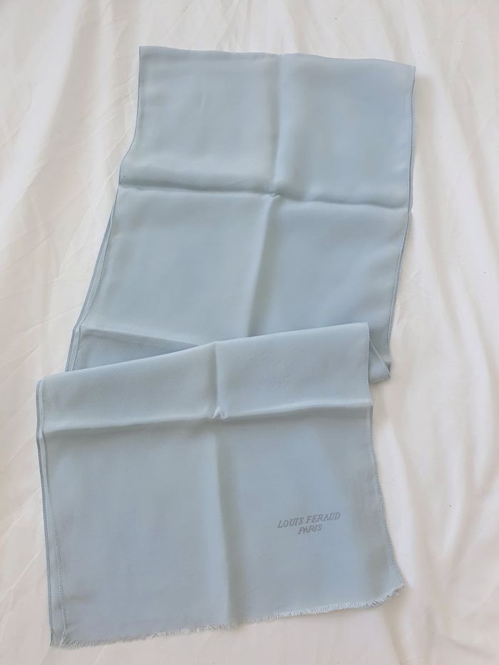 Etole foulard écharpe en soie Louis FERAUD Paris
