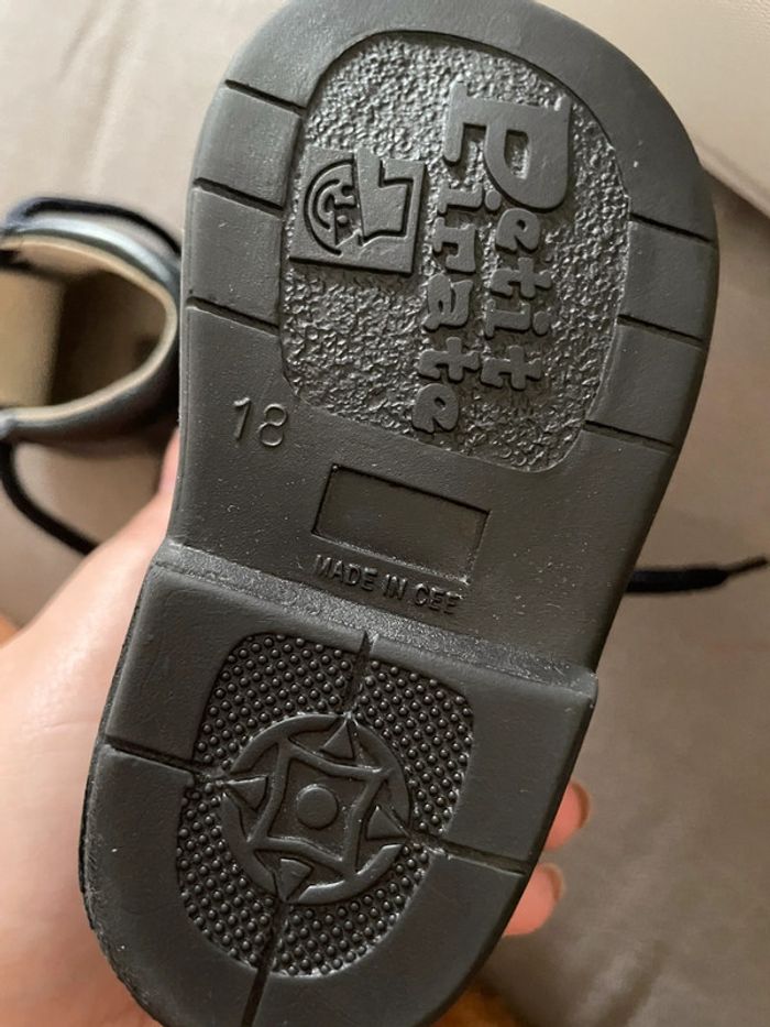 Chaussure bébé taille 18 - photo numéro 3