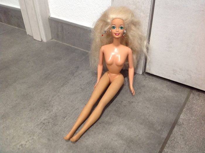 Poupée mannequin Barbie nuePoupée mannequin Barbie nue