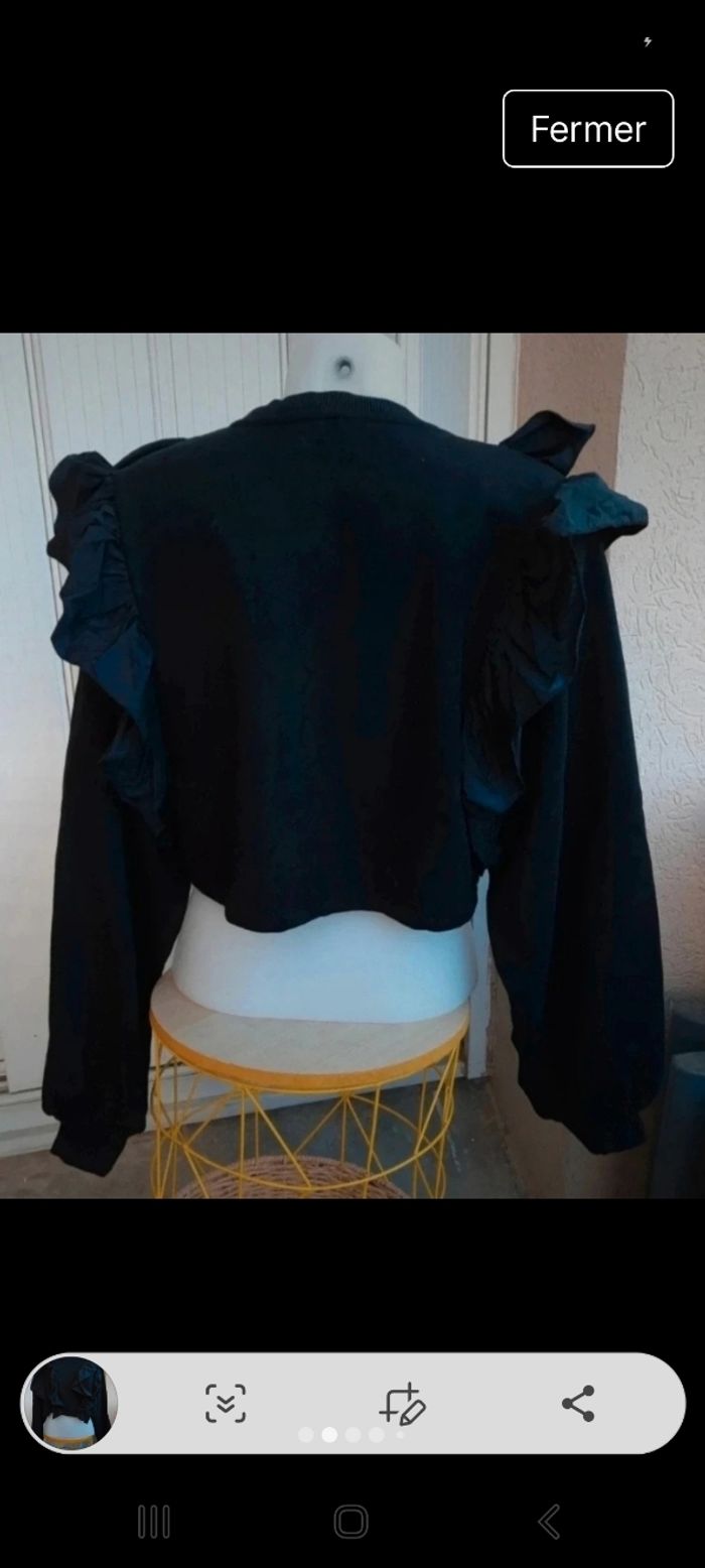 Sweat a volants à manches longues de chez bershka - photo numéro 3