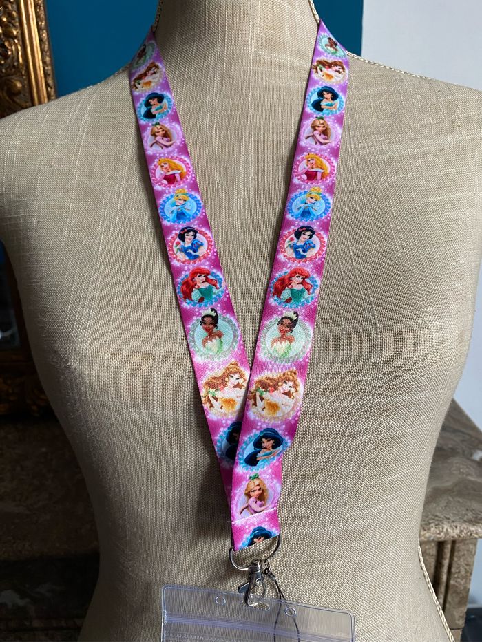 Lanière Princesses avec porte-badge transparent