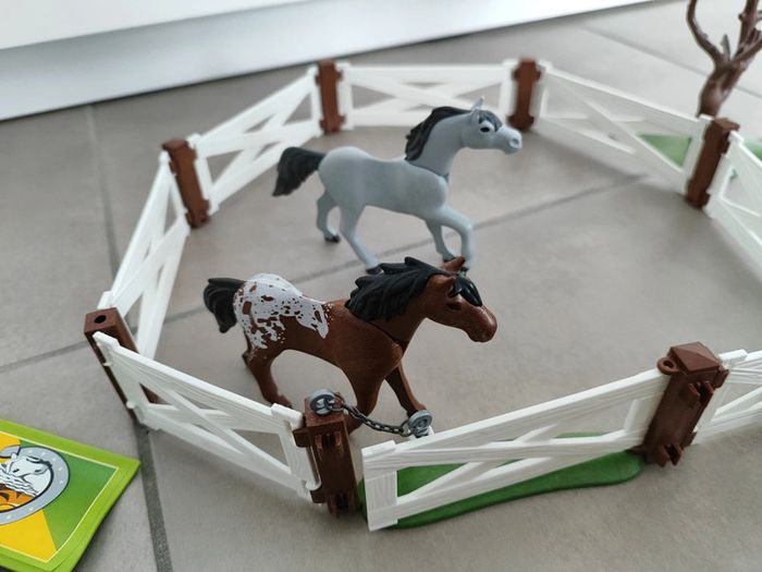 Enclos avec chevaux Playmobil 6931 - photo numéro 3