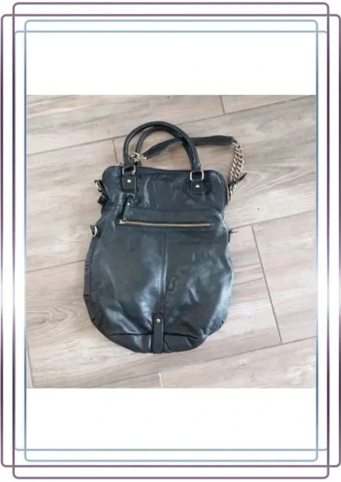 Sac à bandoulière en cuir Sabrina, bon état mais quelques petites traces, 35x40 - photo numéro 2