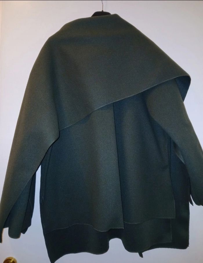 Manteau cape vert forêt avec écharpe intégrée - photo numéro 2