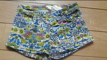 Très beau short fleuri
