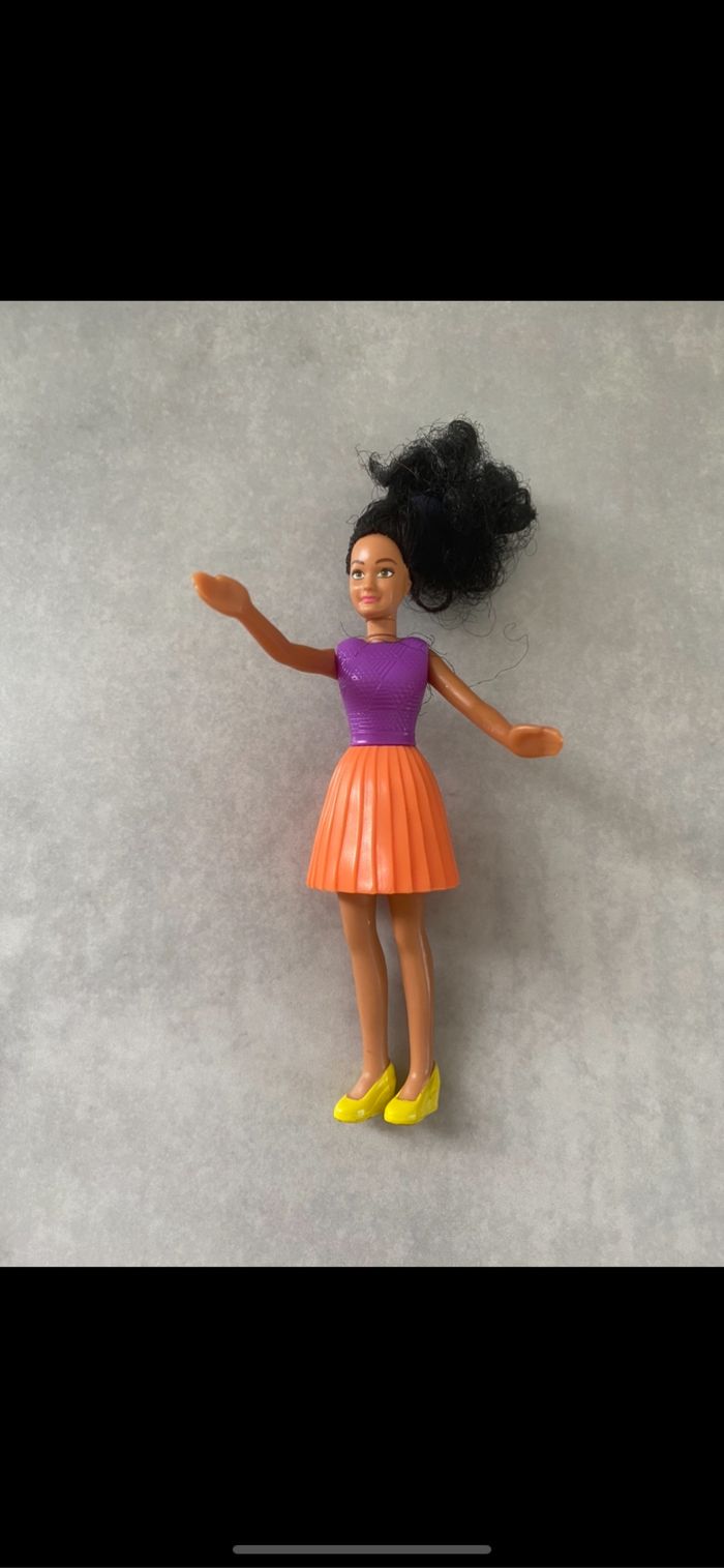 Petite poupée mattel