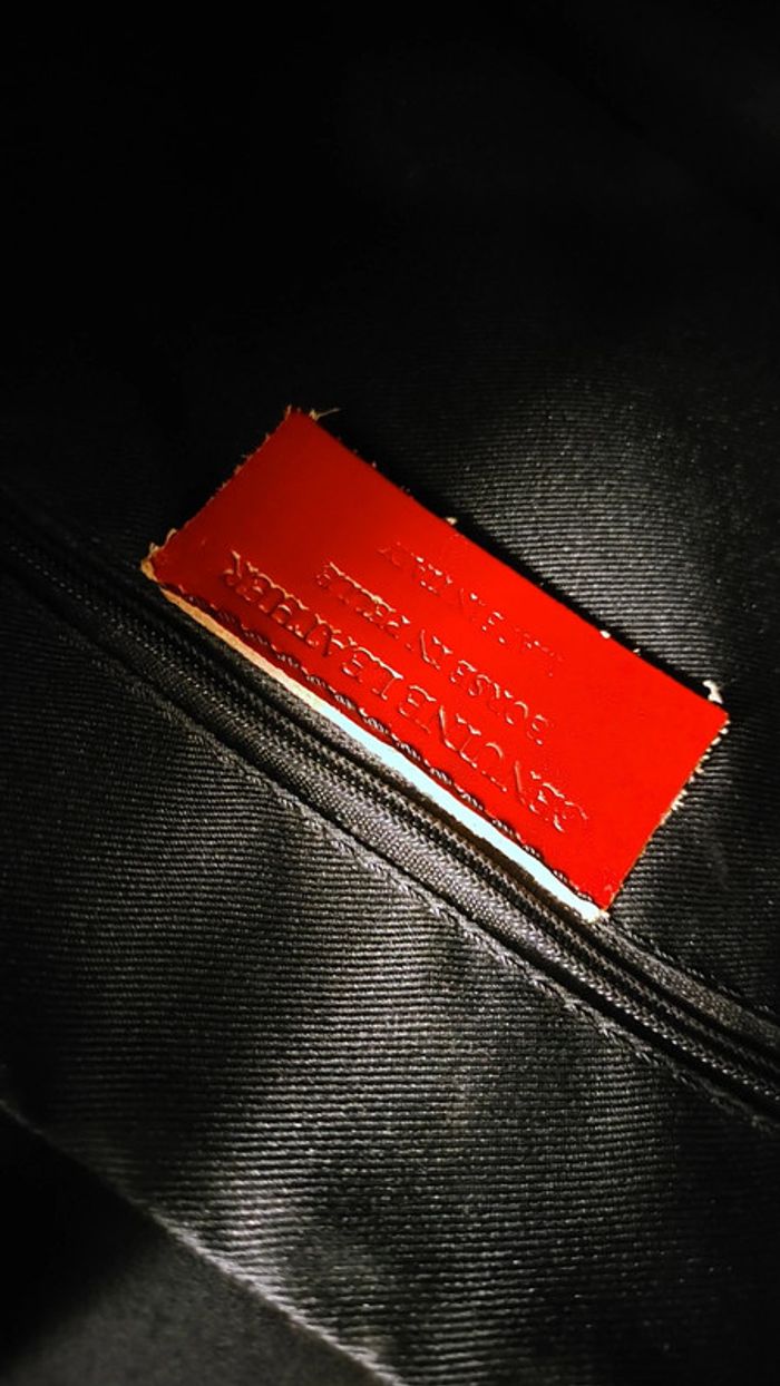 Sac à main rigide minimaliste en cuir et daim noir - photo numéro 9