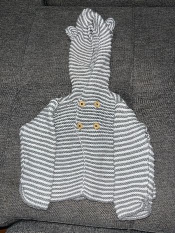 Gilet taille 6 mois marque kiabi